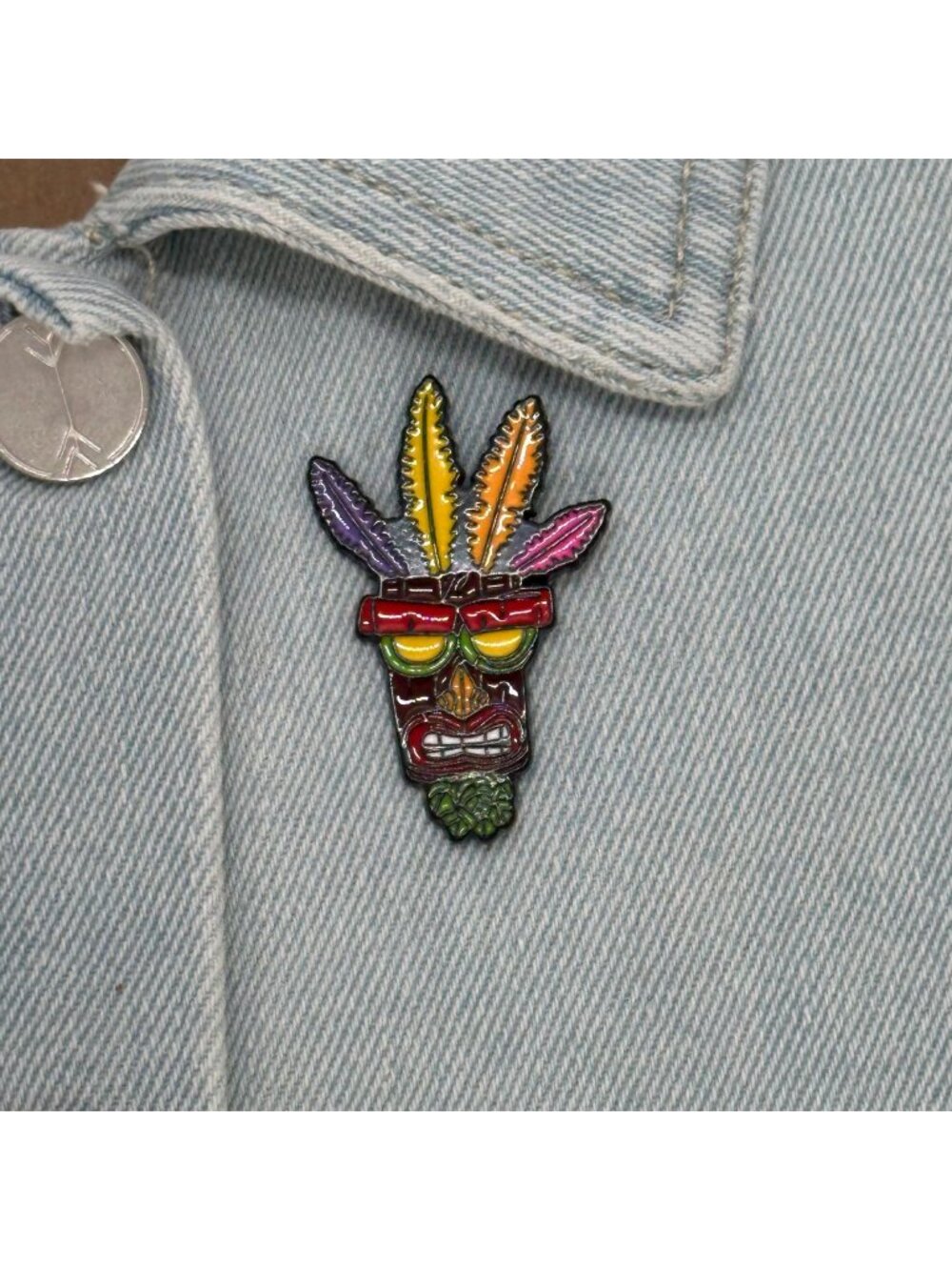 ✨Crash Bandicoot Aku Aku Mask Pin Brooch Gamer Gaming Cartoon Anime Retro New✨